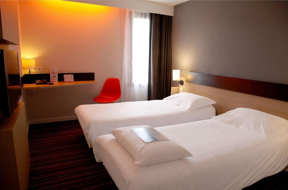 Kyriad Tours Sud - Chambray Les Tours Екстер'єр фото