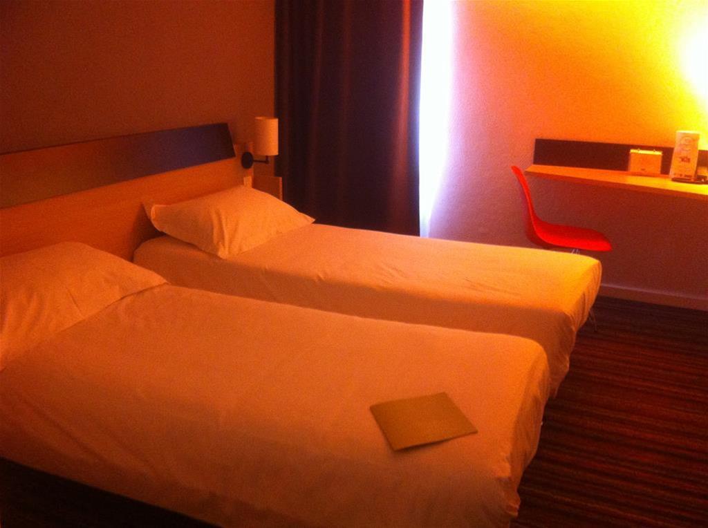 Kyriad Tours Sud - Chambray Les Tours Екстер'єр фото