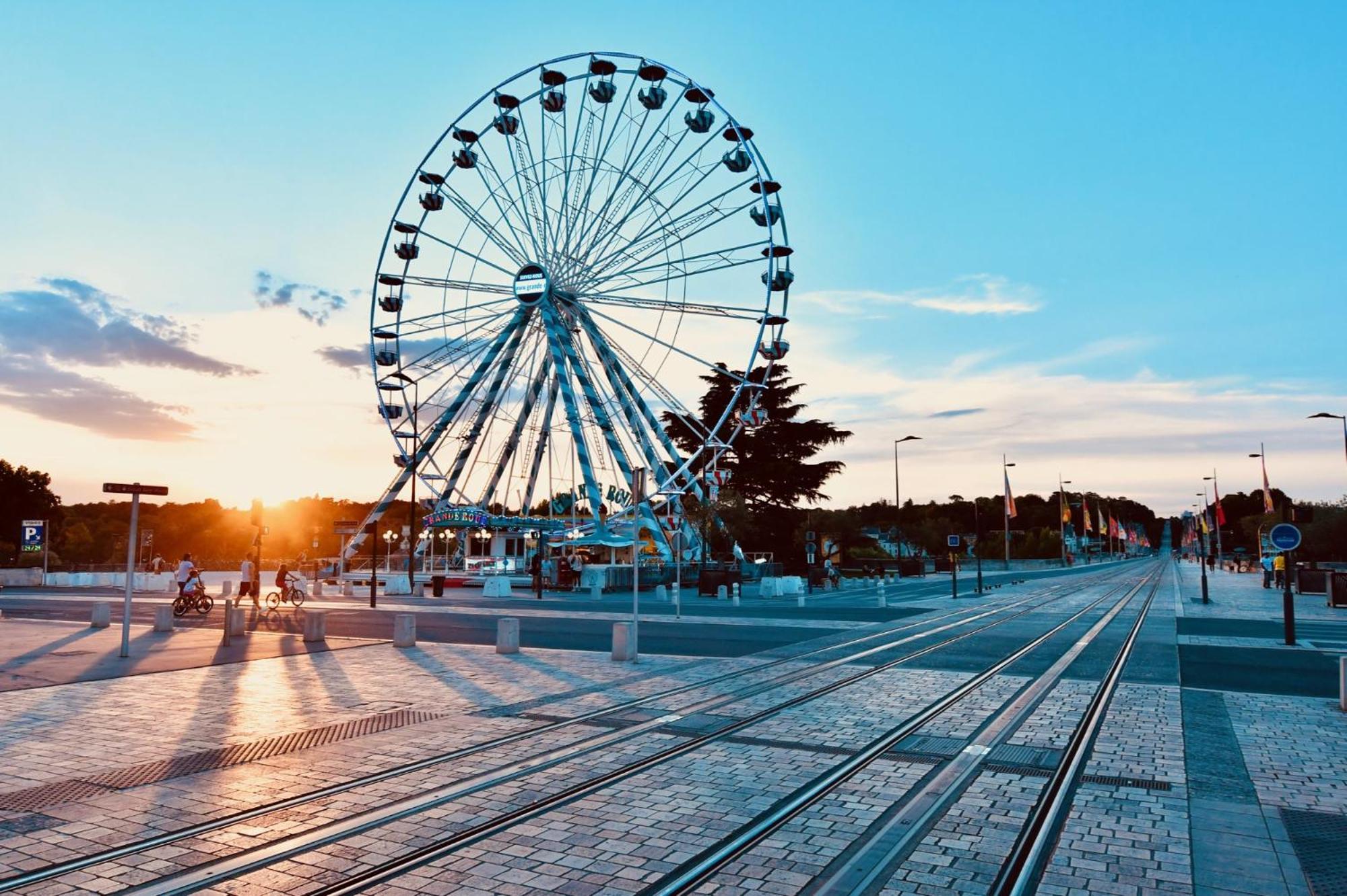 Kyriad Tours Sud - Chambray Les Tours Екстер'єр фото