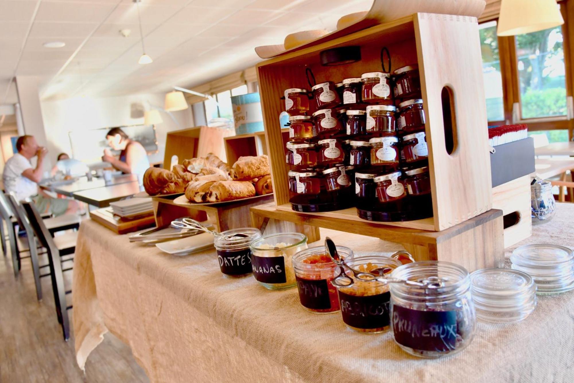 Kyriad Tours Sud - Chambray Les Tours Екстер'єр фото