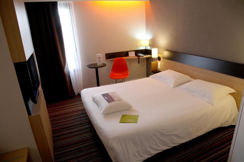 Kyriad Tours Sud - Chambray Les Tours Екстер'єр фото