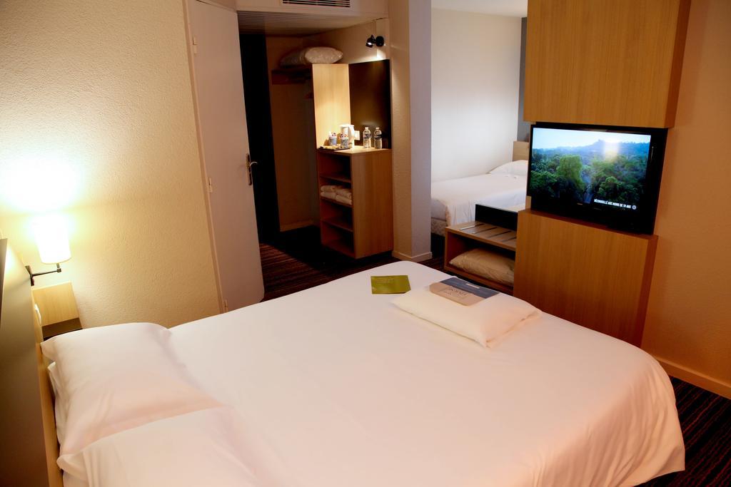 Kyriad Tours Sud - Chambray Les Tours Екстер'єр фото