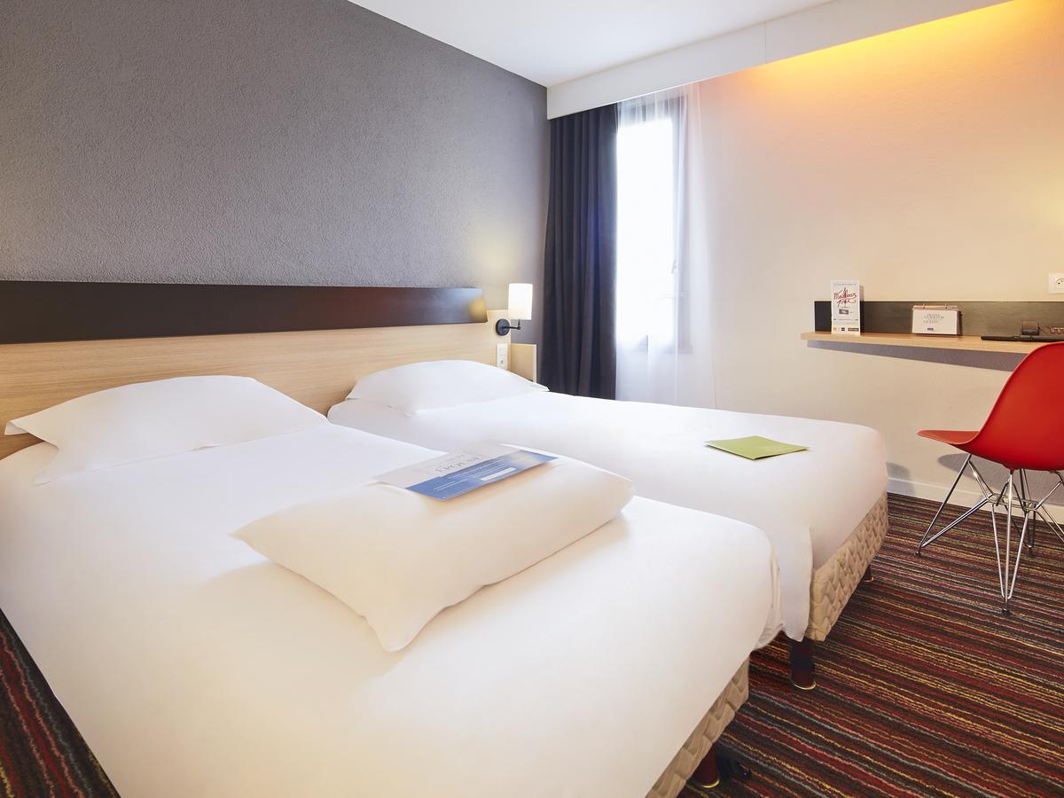 Kyriad Tours Sud - Chambray Les Tours Екстер'єр фото