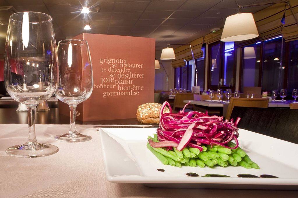 Kyriad Tours Sud - Chambray Les Tours Ресторан фото